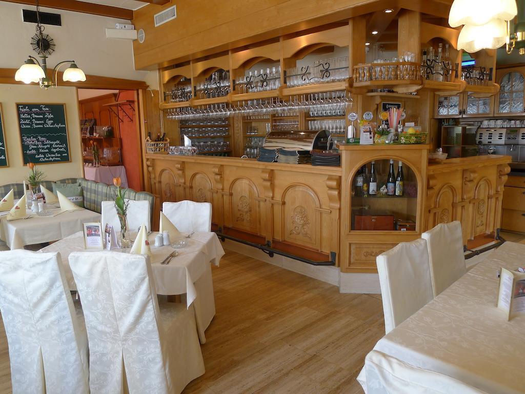 博克“罗特哈恩”酒店 圣珀尔滕 外观 照片